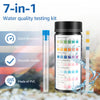 Botella de kit de prueba de calidad del agua de 7 en 1 con tiras de prueba y muestras líquidas.
