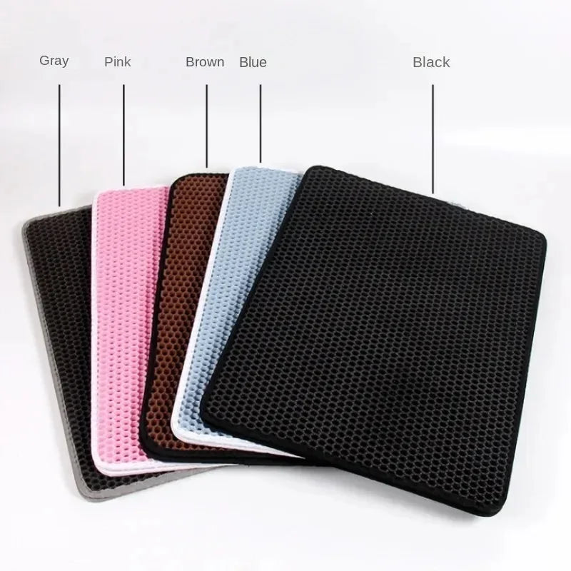 Collection de tapis de litière pour animaux étanches dans diverses couleurs : gris, rose, marron, bleu et noir.