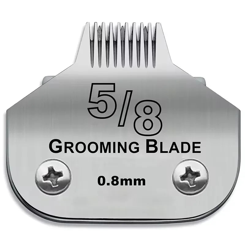 Gaine rapprochée d'une lame de toilettage 5/8 avec une taille de 0,8 mm et de multiples dents tranchantes.