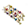 Columpio de loro de madera y juguetes de entrenamiento hechos de madera clara con cuentas coloridas.