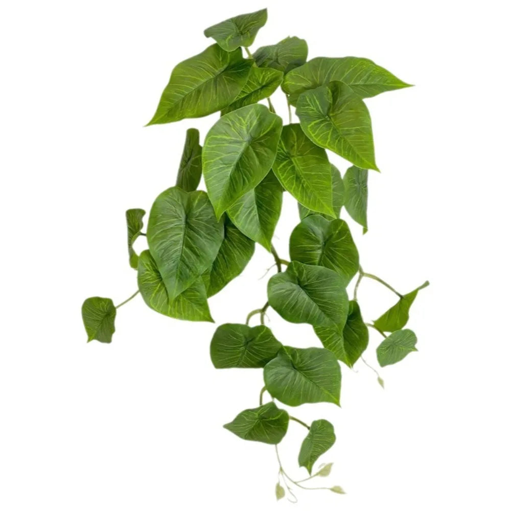 Décor de mur en lierre vert artificiel avec de grandes feuilles vertes.