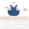 Denim-Kaninchen-Bunny-Kostüm flach dargestellt mit Größenangaben für kleine Haustiere.