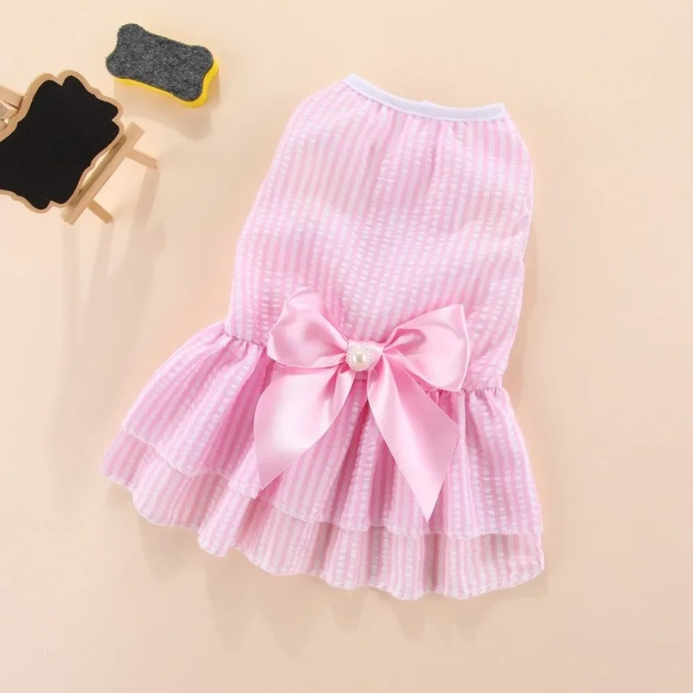 Rosa, vertikal gestreiftes Sommerkleid für Haustiere mit Satin-Schleife