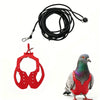 Rotes verstellbares Papageihalter und Leine-Set mit schwarzem Seil und Metallclip neben einer Taube.
