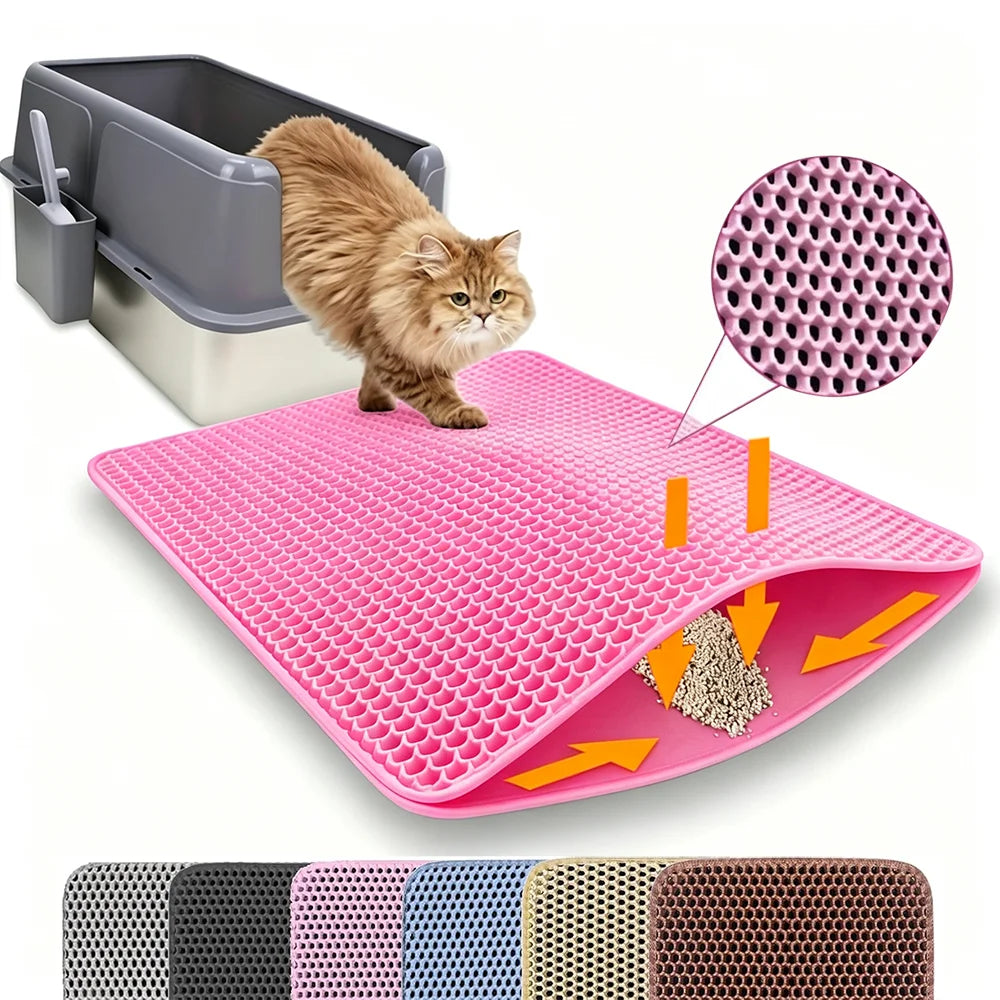 Pinkes, strapazierfähiges Katzenstreumatte mit verschiedenen Netzmustern neben einer Katze und einem Katzentoilet.