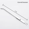 Pinza curva de acero inoxidable con 27 cm de largo y una punta de 1.2 cm.