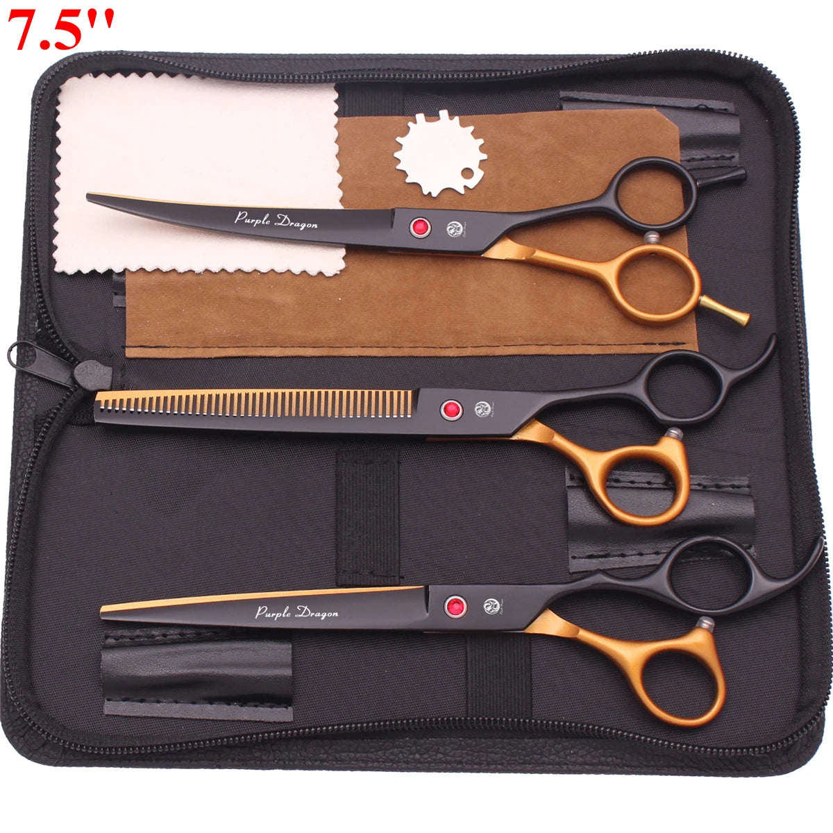 Set professioneller Edelstahl-Grooming-Schere und -Kämme in Schwarz und Gold auf einer dunklen Tasche.