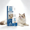 Eine Flasche Pet Ohrreiniger-Lösung neben einer Box mit einer flauschigen Katze.