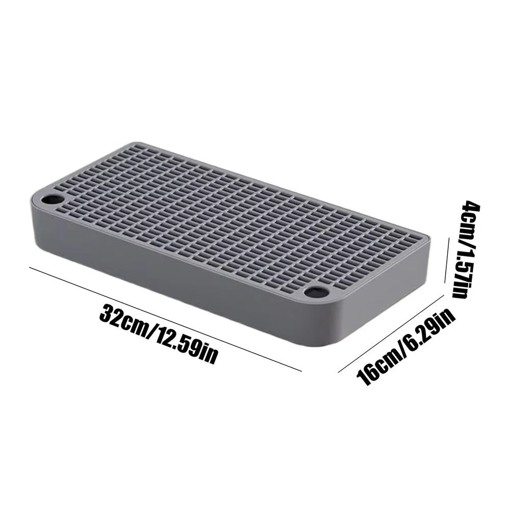 A gray cat litter box ramp step with a perforated filter tray, measuring 32cm long and 16cm wide.