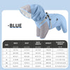 Impermeable de dos capas azul claro para mascota con capucha y arnés, sobre fondo blanco.