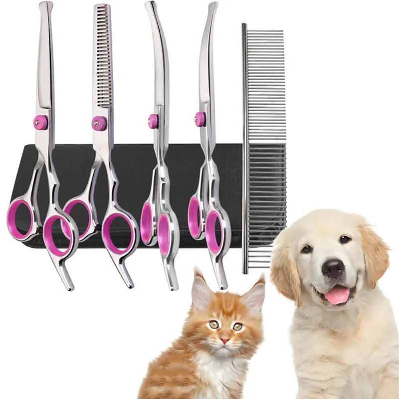 Set aus Edelstahl-Grooming-Schere und Kamm neben einem Golden Retriever und einem orangen Etikett