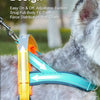 Hund mit grauem Geschirr mit orange- und blauen Riemen, der dreieckige Designmerkmale zeigt.