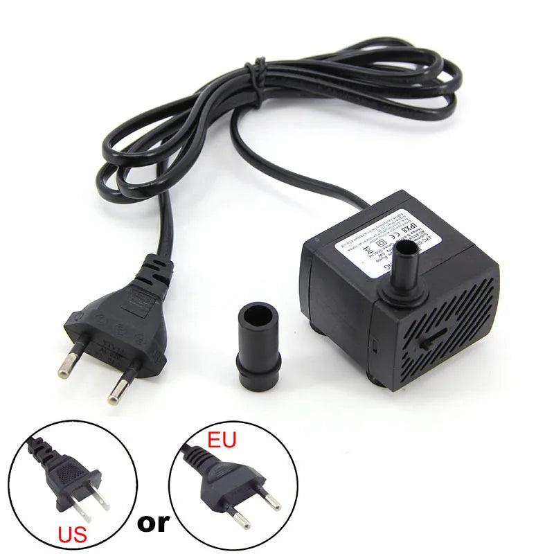 Pompe submersible noire avec cordon, adaptateur d'alimentation et connecteurs pour aquarium.