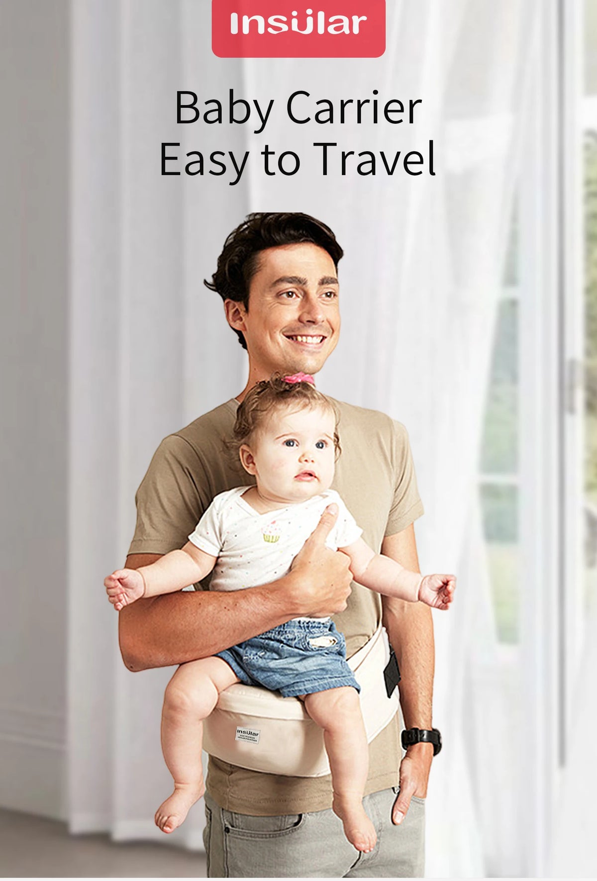 Mann trägt Baby in einem Insular Babytragetuch (Hip Seat Sling) im Stehen drinnen.