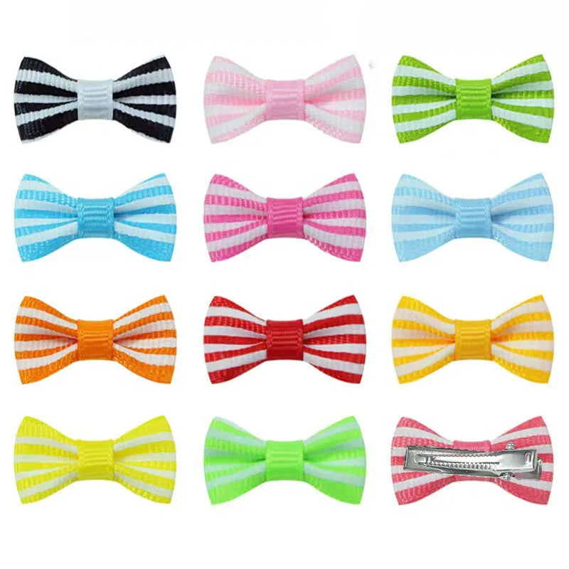 Colección de clips y lazos de pelo coloridos para el aseo de perros y gatos, con cintas a rayas y de color sólido.