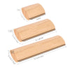 Un ensemble de brosses en bois pour toiletter et brosser les animaux, vues sous différents angles et longueurs.