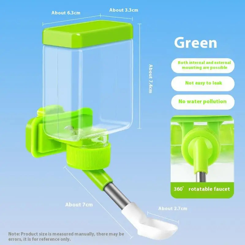 Cage distributeur d'eau automatique vert avec récipient transparent et robinet rotatif.