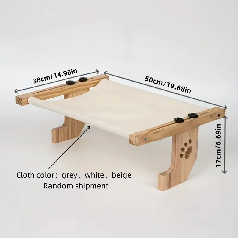 Natürliche Holzkatzenfenster-Hängematte mit heller Stoff, horizontal dargestellt.