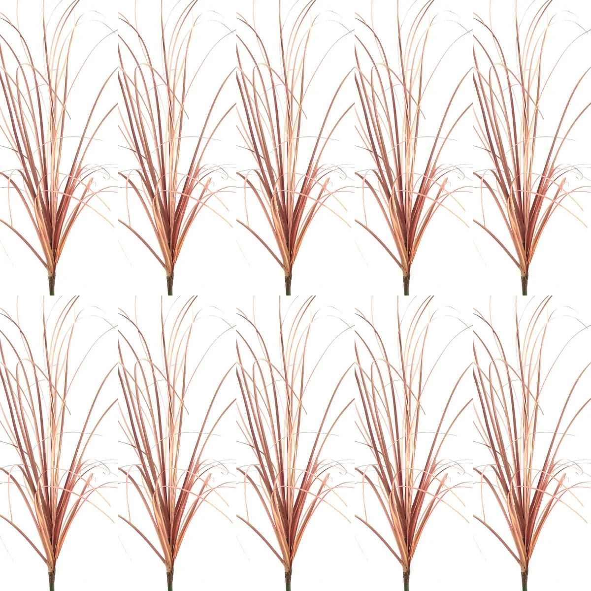 Un amas d'herbes fines brun-rouge utilisées comme décoration de jardin miniature.