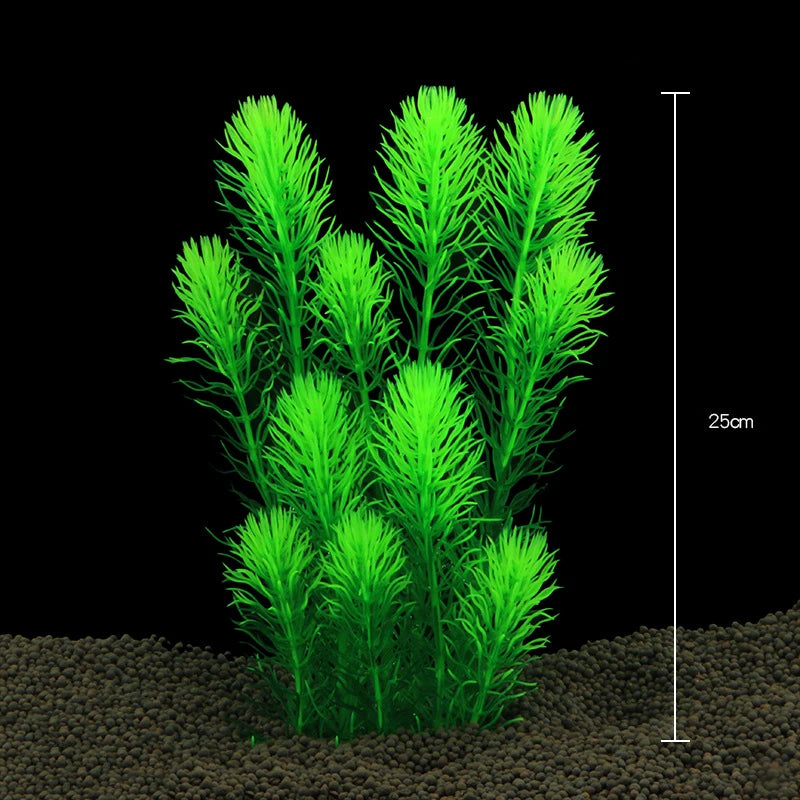Une plante aquatique artificielle verte vibrante poussant dans un substrat sombre sur fond noir.