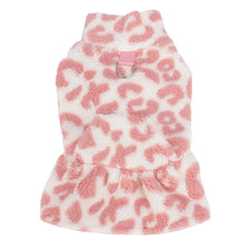 Robe de princesse pour chien à imprimé léopard rose en fausse fourrure moelleuse.