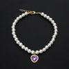 Collier de perles à chaîne dorée avec pendentif de pierre violette pour animaux.