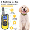 Geliger Fernsteuer-Elektrohundeschritttrainer mit Knöpfen, getragen von einem Golden Retriever.