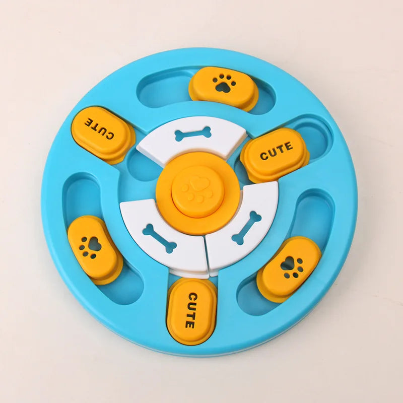 Blasser Silikon-Puzzlefutter für Hunde mit gelben und weißen Pfoten- und Knochen-Stücken.