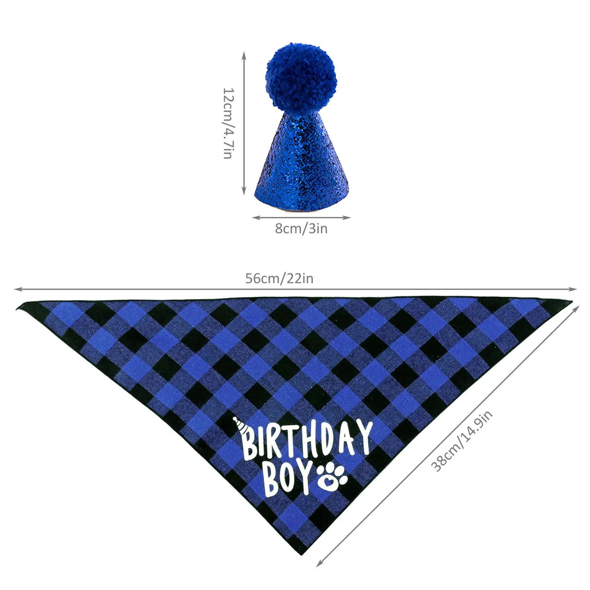 Chapeau de fête en feutre bleu avec pompon et bannière à carreaux noirs indiquant 'Birthday Boy'
