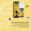 Zwei Flaschen Yegbong Pet Skin Soothing Spray neben einer Flüssigkeitprobe
