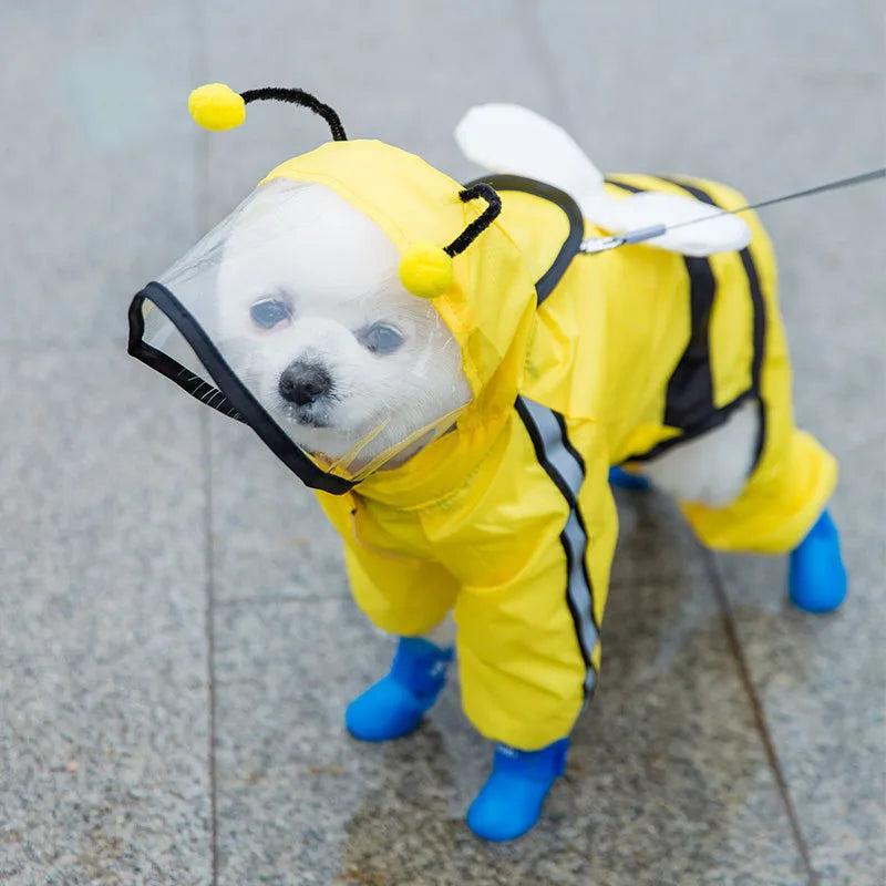 Impermeable amarillo para cachorro, con capucha de malla y orejas amarillas brillantes.