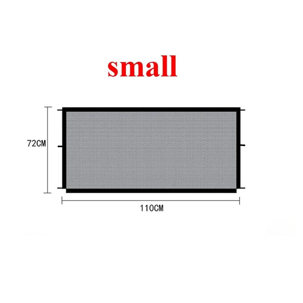 Porte en treillis rectangulaire, dimensions de 72cm par 110cm.