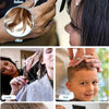 Demostración de tijeras de peluquería profesionales de acero inoxidable usadas en diversos tipos de cabello.