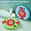 Buntes Katzen-Hund-Schüssel-Puzzlefutter mit verschiedenen Formen und Texturen für langsames Essen.