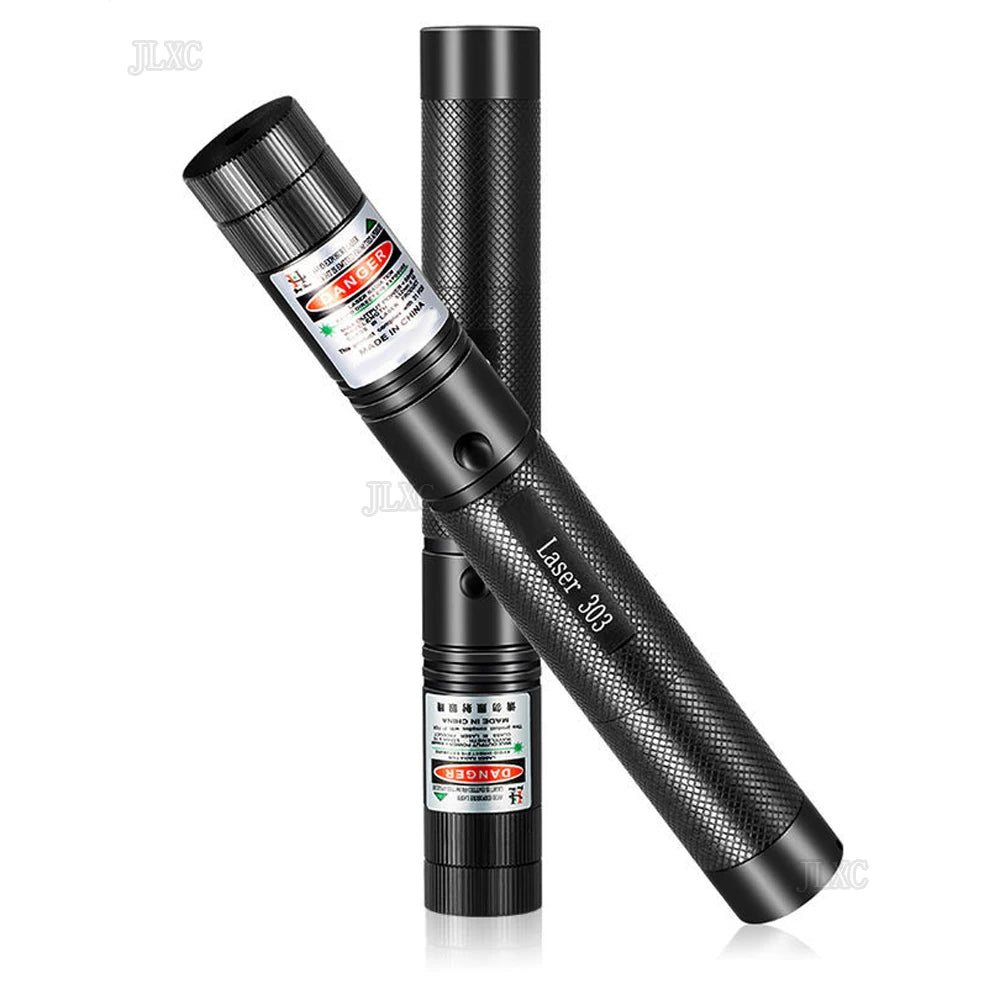 Schwarzer tragbarer LED-Laserpointer-Trainingsstab in vertikaler Ausrichtung.