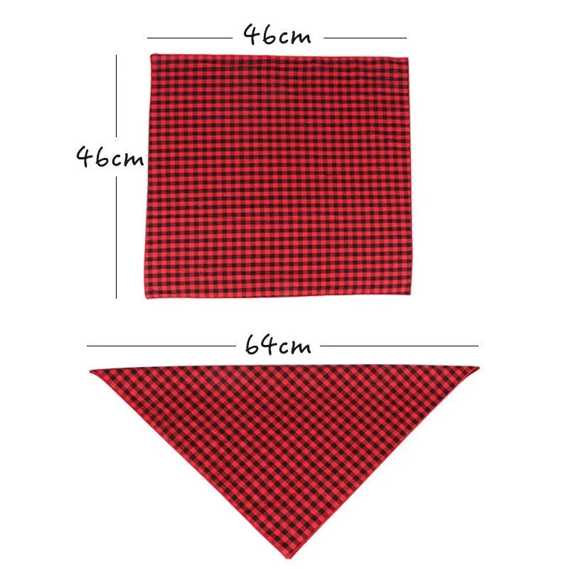 Pañuelo a cuadros rojo y negro con medidas que indican su tamaño.