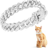 Collier de chaîne en cristal argenté cubain pour chats porté par un chat tigré orangé.