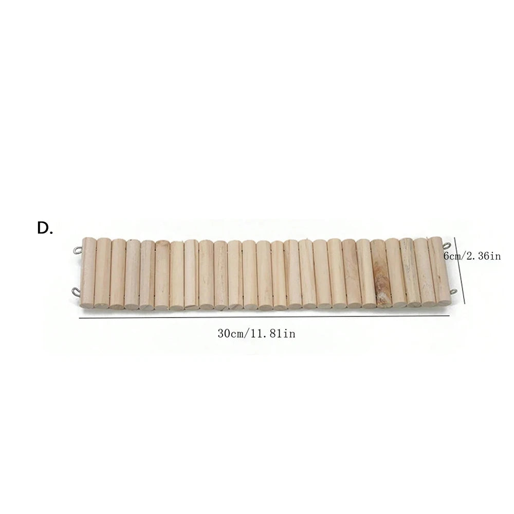 Pont en bois ou clôture d'escalade faite de planches de bois clair, mesurant 30 cm.