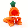 Sudadera para perros con estampado de fruta naranja, capucha verde y detalle de corbata blanca.
