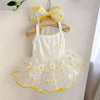 Vestido de malla blanca para perros con detalles florales amarillos y un lazo a juego