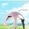 Un casco de seguridad ajustable rosa para mascotas se muestra en un perro en un entorno exterior y verde.