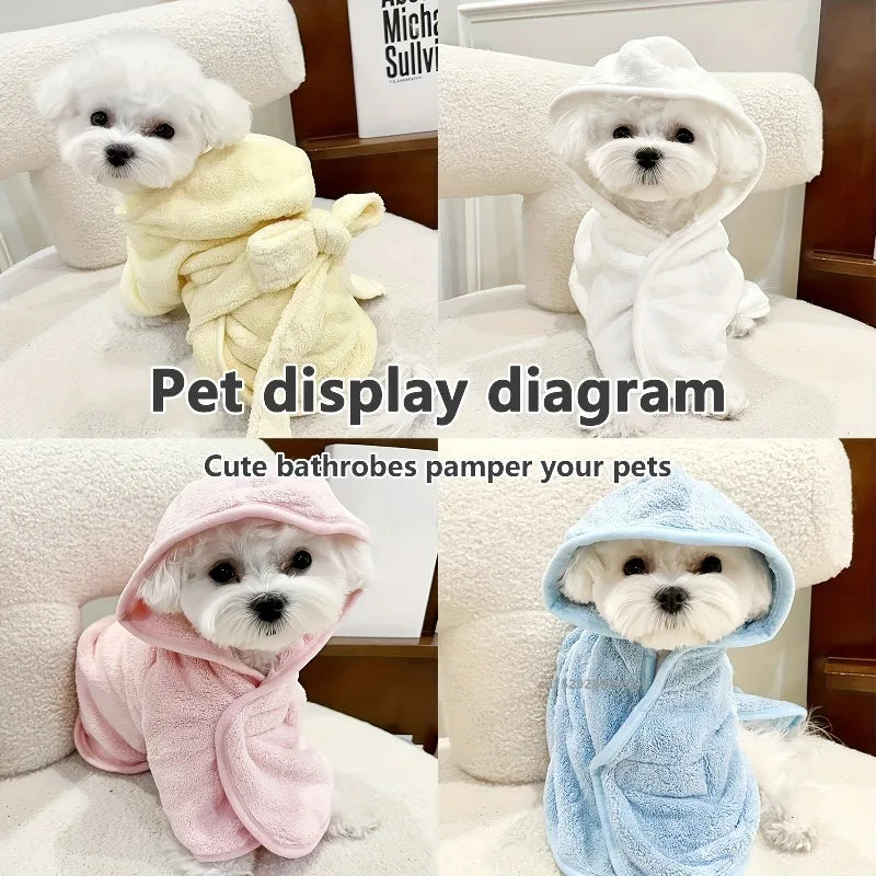 Diagrama de exhibición que muestra tres perros adorables vistiendo batas de baño de algodón suaves en amarillo, blanco y rosa