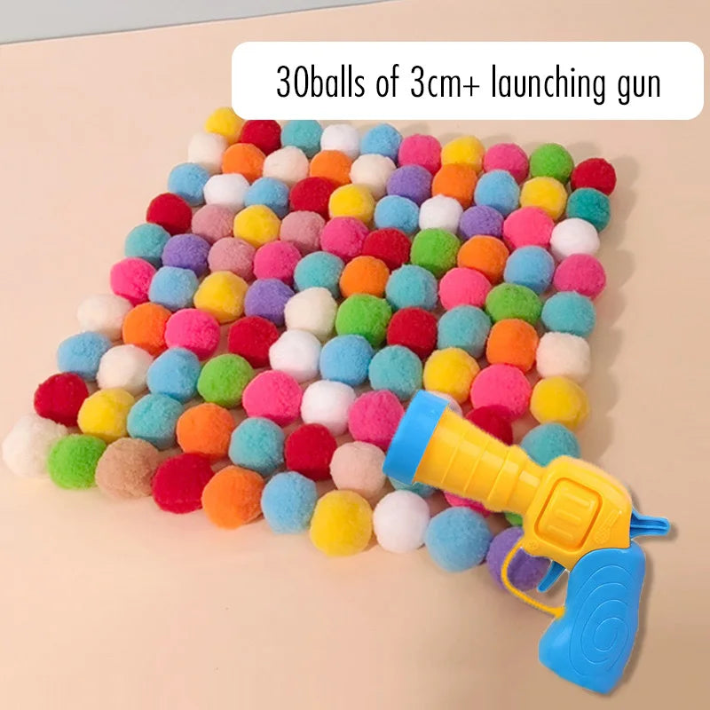 Startgewehr aus bunten Plüschbällen mit gelbem Griff und blauer Zündschnur.