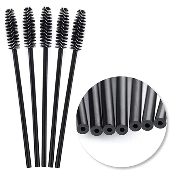 Un set de brochas desechables para pestañas y cejas negras, mostradas verticalmente.