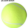 Une balle de tennis jaune néon vif avec une couture blanche, mesurant 20,5 cm.