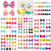 Colección de clips y lazos de pelo de mascotas coloridos para el aseo de perros y gatos, con varios patrones y colores.