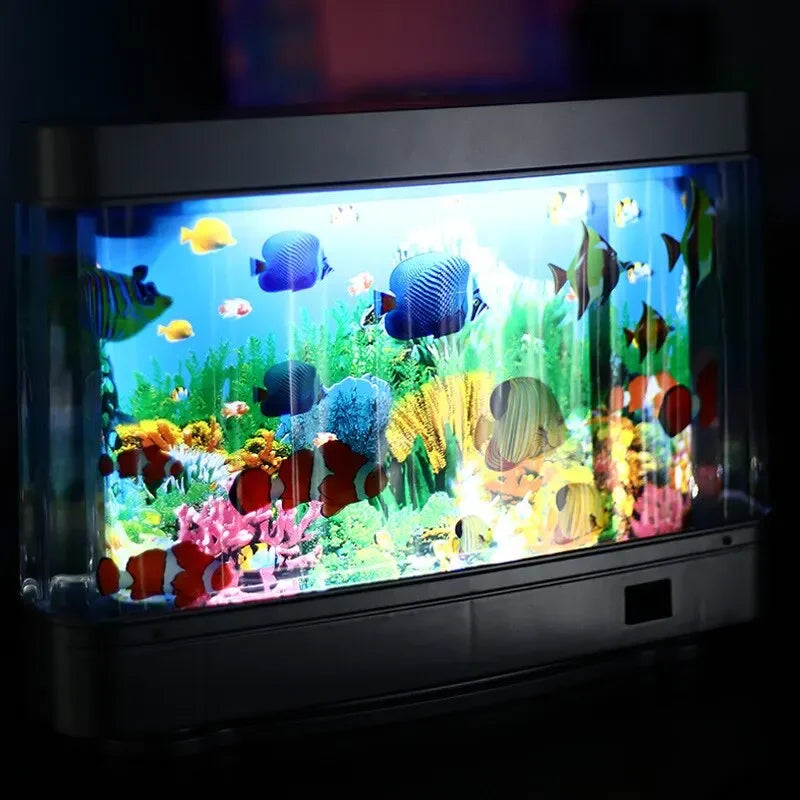 Aquarium en verre rempli de poissons et plantes tropicales colorés, illuminé par une veilleuse.