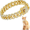 Collier de chaîne cubaine en cristal or porté par un chat tigré orange.