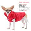 Veste polaire rouge imperméable pour chien Chihuahua, vue de profil.