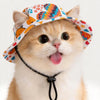 قط شيرازي برتقالي وأبيض بفانوس شمسي منقوش و طوق أسود، يخرج لسانه.